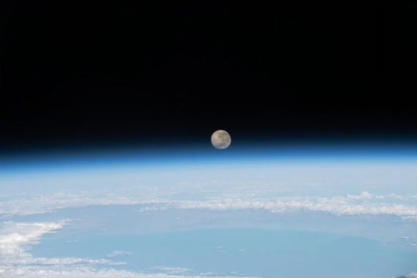 La Lune vue depuis l’ISS dans le Pacifique Sud