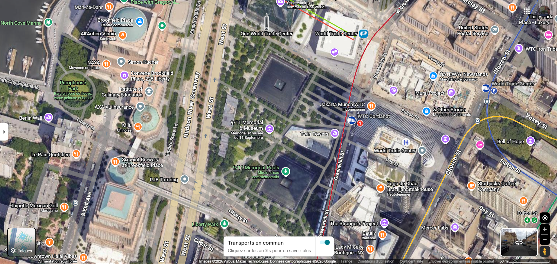 Le mémorial des Tours Jumelles à New-York City 🗽 (les deux carrés, comme la forme du Cube noir à la Mecque 🕋, mais en 2D